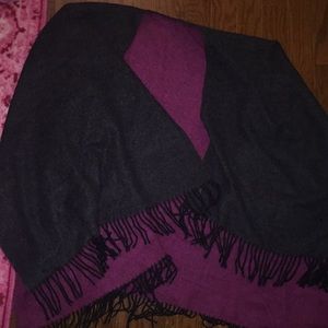 Cashmere reversible poncho